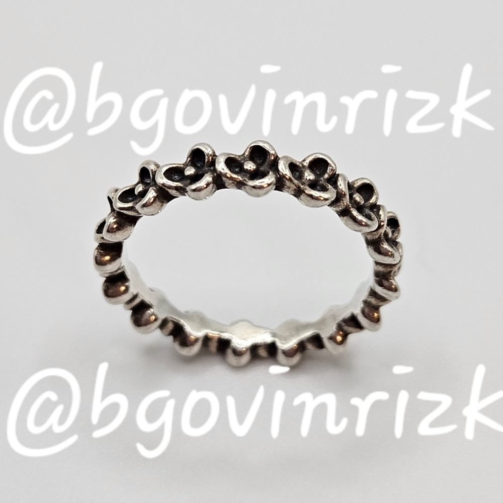 PANDORA ring Retired Style! Size 7